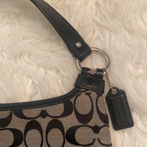 Coach Black Signature pattern crossbody bag - Picture 3 of 11